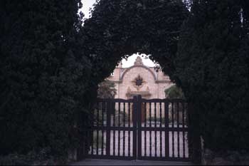 Gate